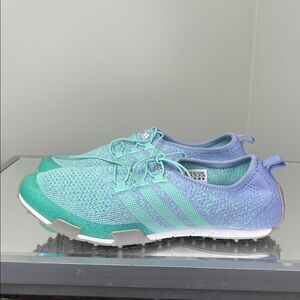 Adidas Lightweight Mint Green Knit Sneakers Women’s Size 7.5